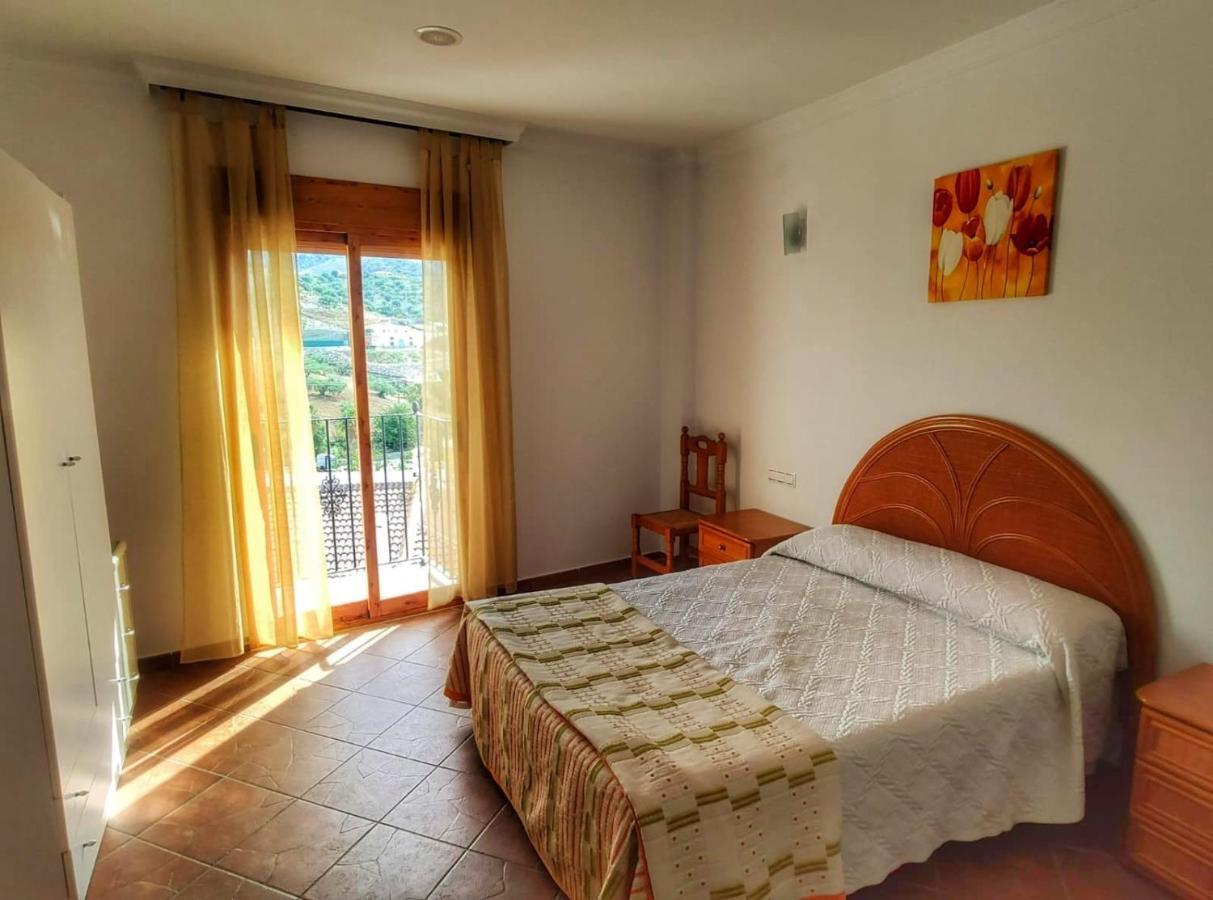 Casa Amplia Con Terraza En La Vinuela Villa Kültér fotó