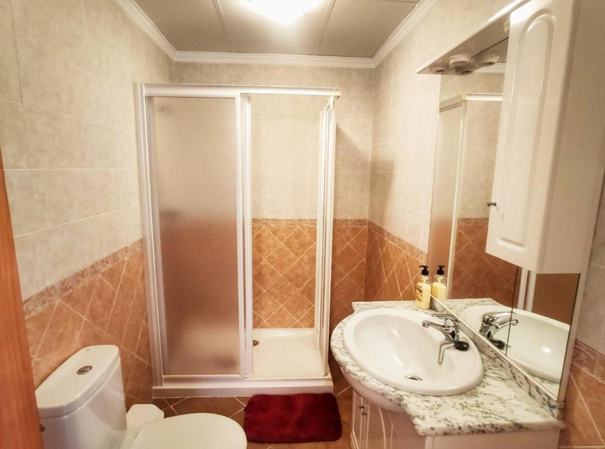 Casa Amplia Con Terraza En La Vinuela Villa Kültér fotó