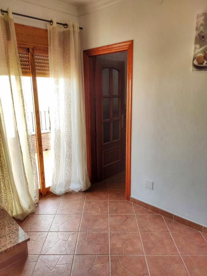 Casa Amplia Con Terraza En La Vinuela Villa Kültér fotó