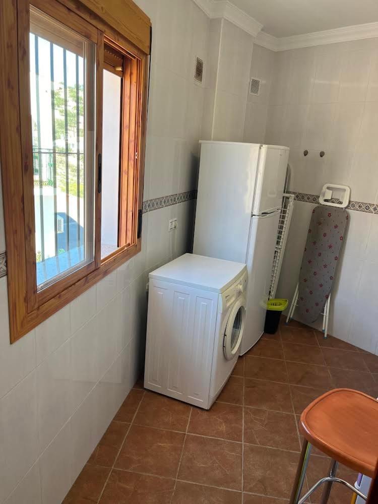 Casa Amplia Con Terraza En La Vinuela Villa Kültér fotó